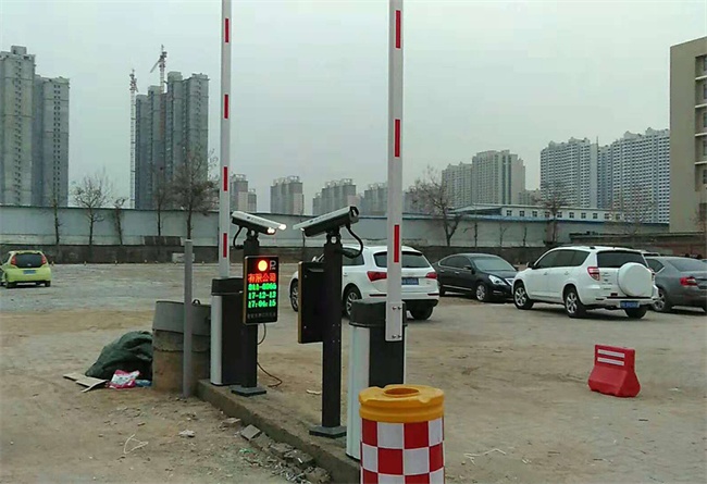 眾美鳳凰城外圍停車場(chǎng)